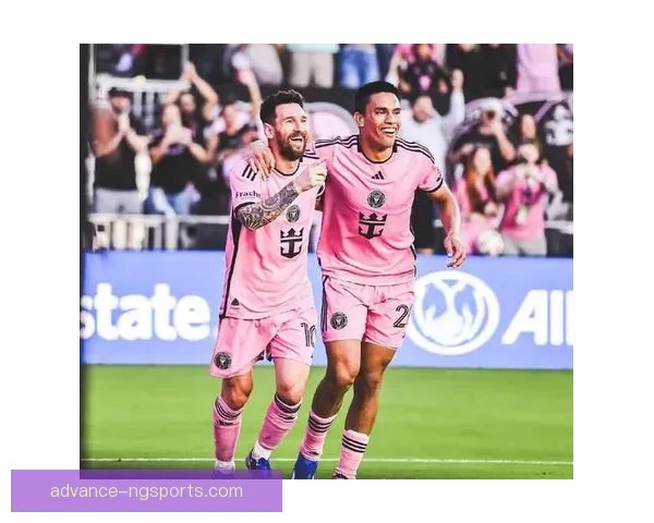 梅西加盟迈阿密国际后首场比赛大胜，展现世界级球技引发球迷热议