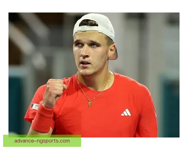 网球赛场惊现新星横空出世引发全球关注