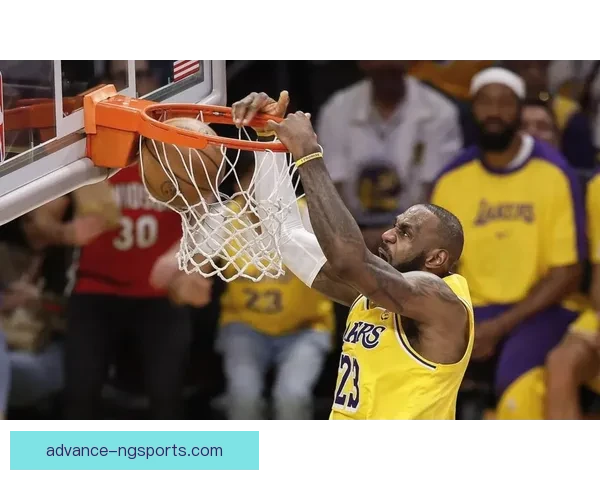 詹姆斯关键时刻发力湖人险胜太阳夺下赛季重要胜利