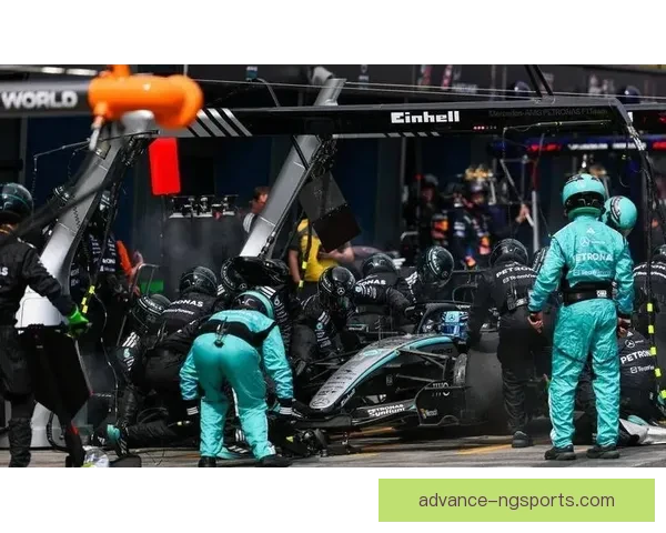 F1新赛季揭幕战精彩回顾 汉密尔顿与维斯塔潘激烈角逐引热议